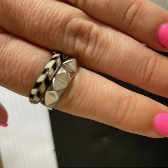 Costume Jewelry Rings - Picture 6 of 7